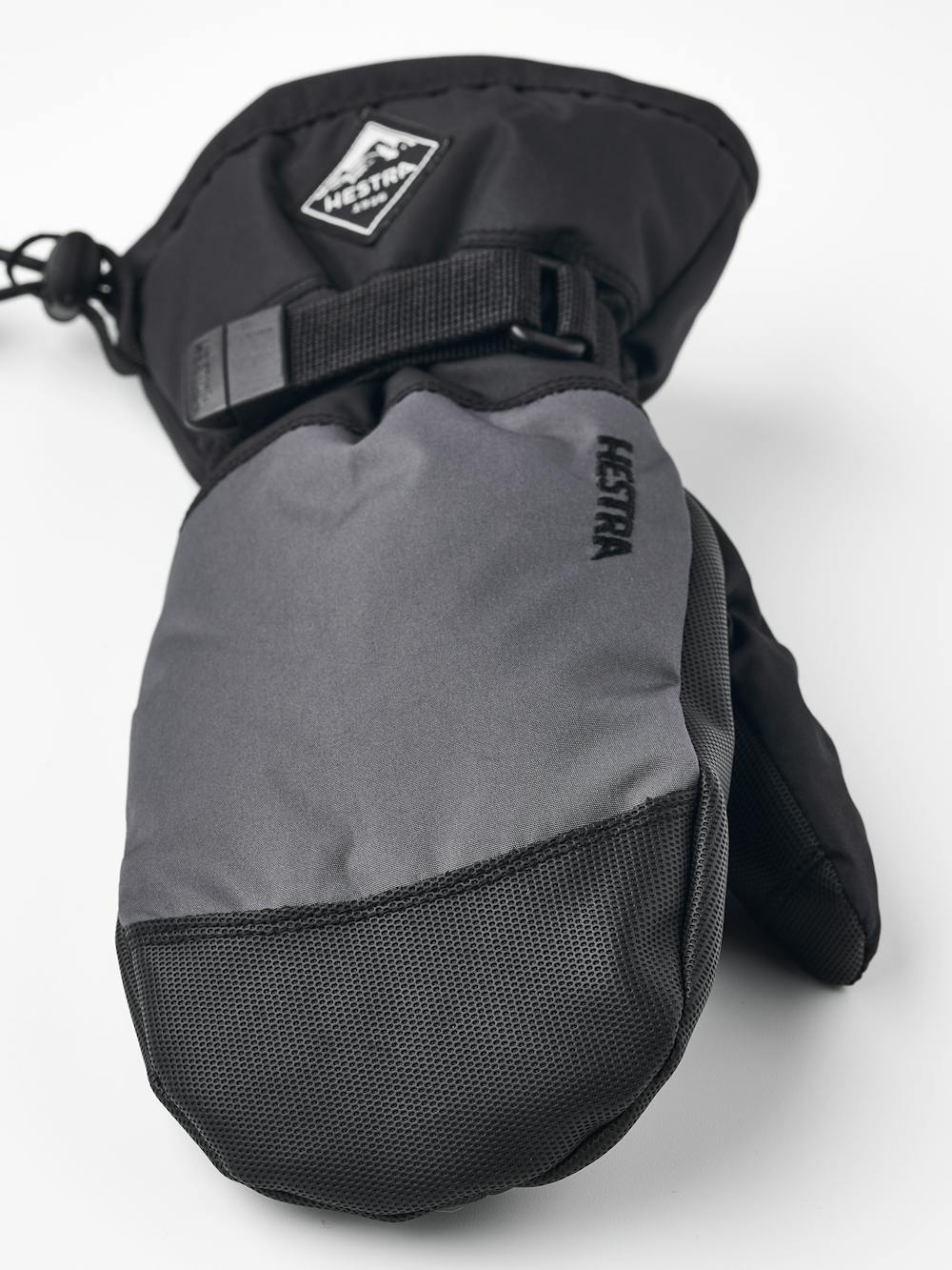 Gauntlet CZone Jr. Mitt in the color Graphite & Black (5 of 7)