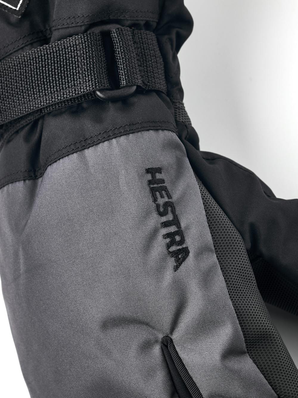 Gauntlet CZone Jr. 3-finger i färgen Grafit & svart (6 av 6)