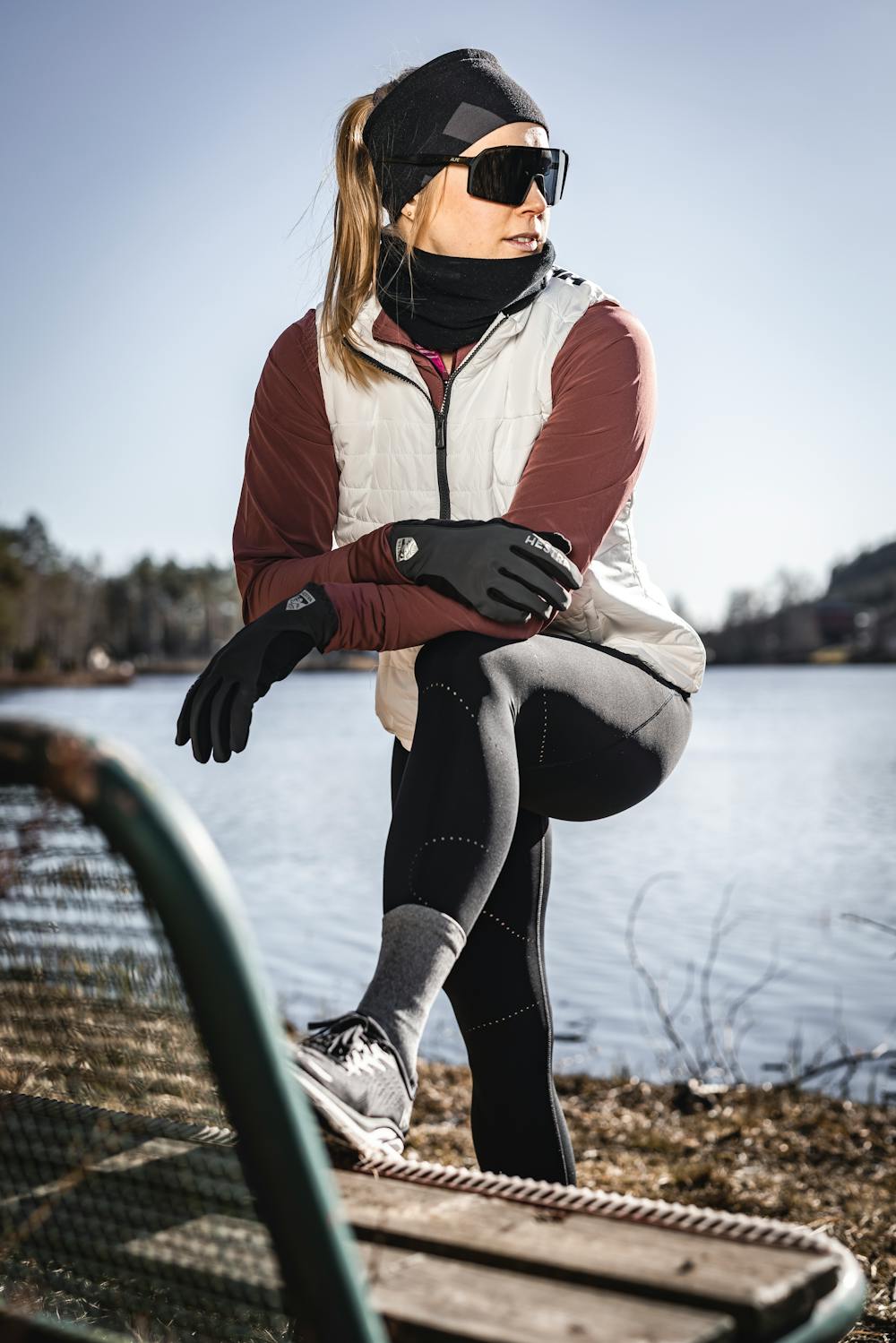 Dark gray fabric outdoor glove with reflective details (4 of 8)