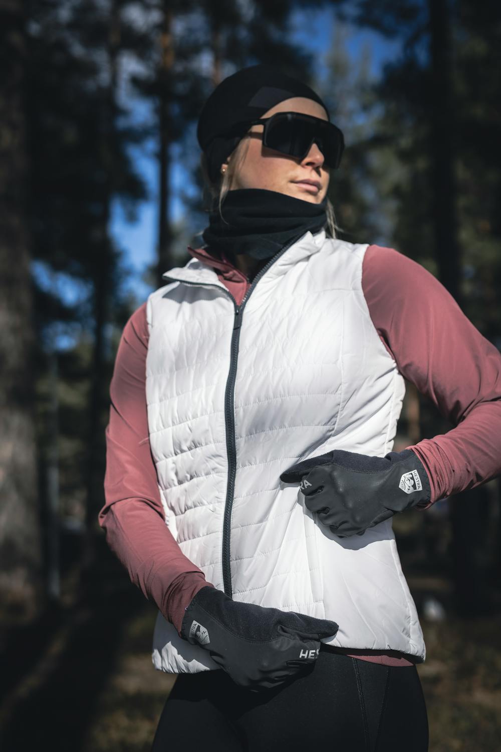 Dark gray fabric outdoor glove with reflective details (2 of 8)