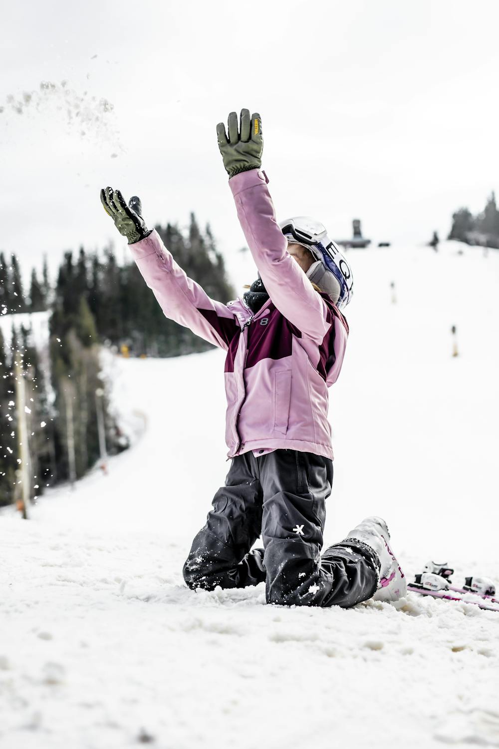 Green fabric children’s glove with black palm  (7 of 7)
