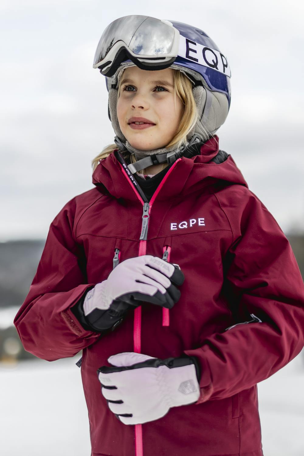 Hellrosa Kinderhandschuh aus Stoff mit schwarzer Innenhand (4 oder 6)