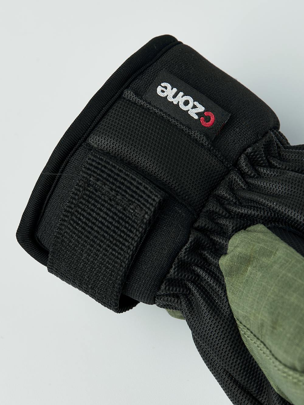 Green fabric mitten with black palm (5 of 6)