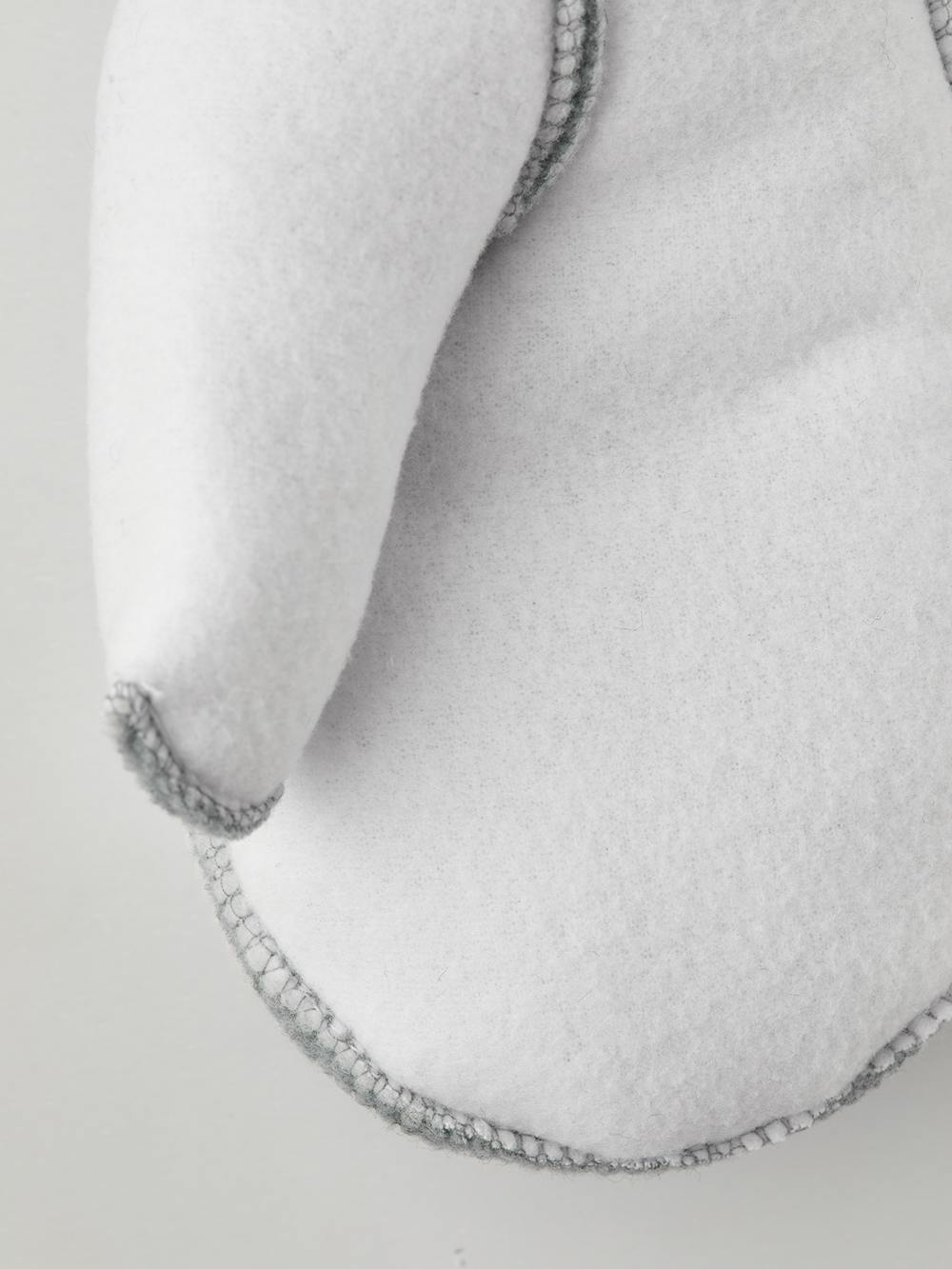 Vitt maskinsytt tumfoder
 (4 av 8)