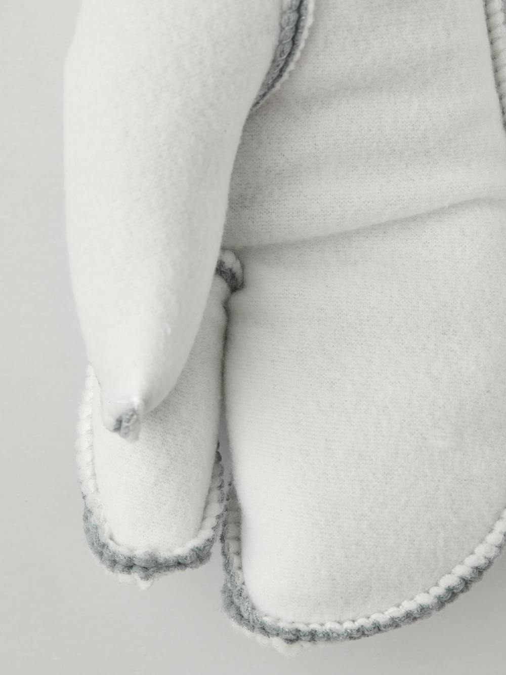 White machine-sewn three-finger liner (4 of 4)