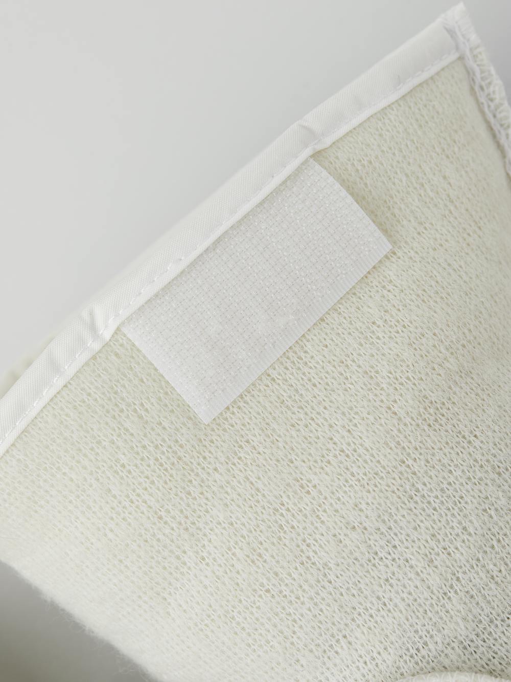 White machine-sewn liner mitten (2 of 4)