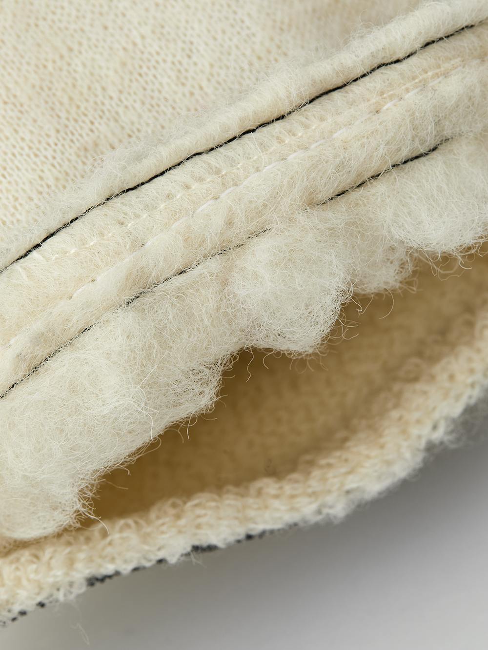 Vitt maskinsytt tumfoder
 (3 av 4)