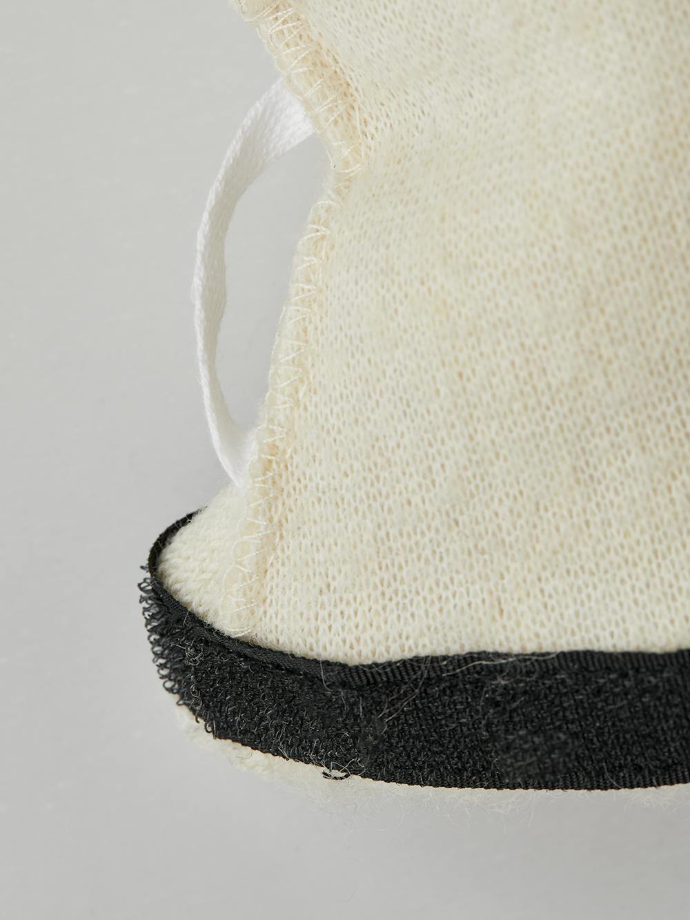 Vitt maskinsytt tumfoder
(2 av 4)