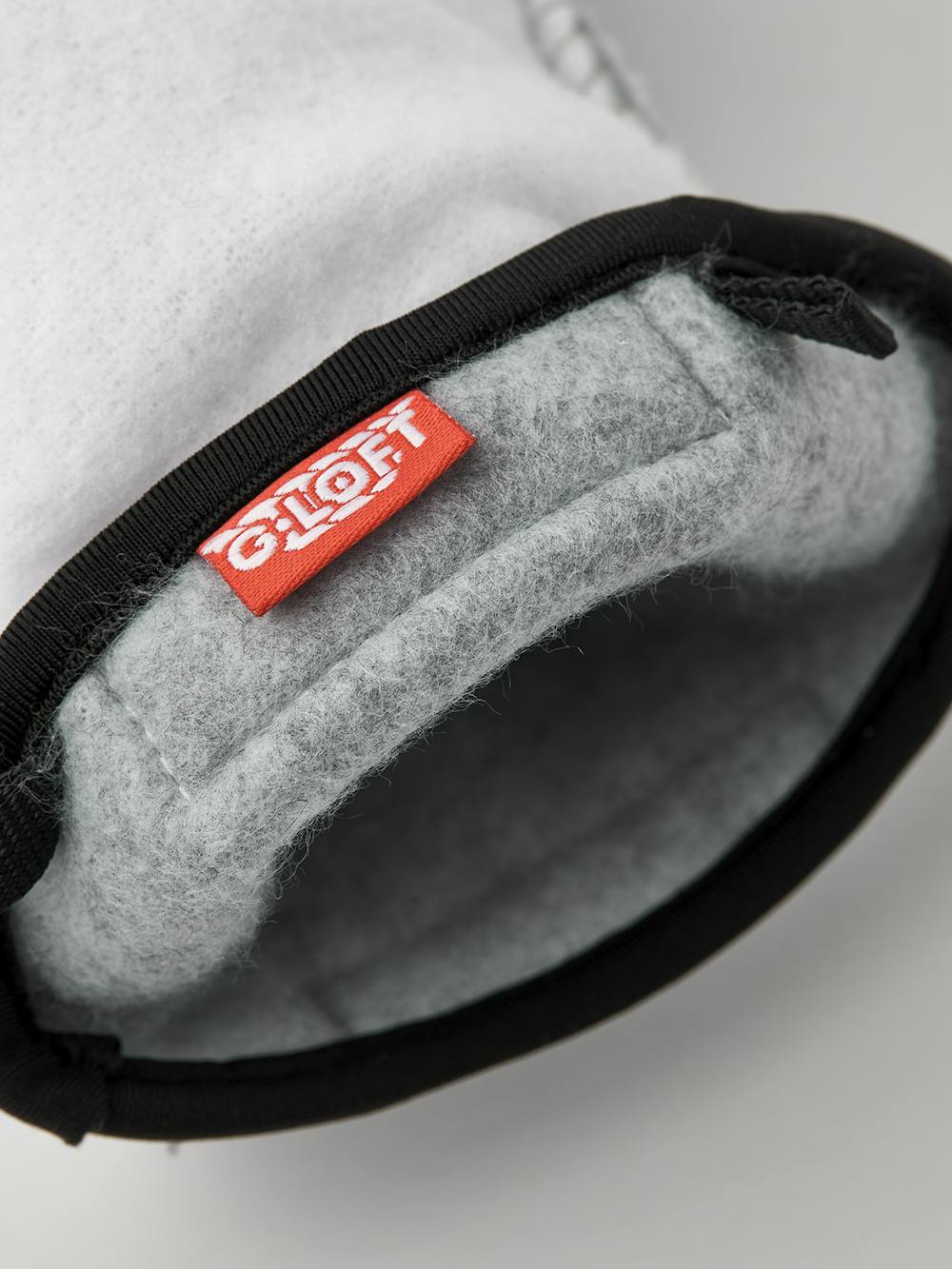 Vitt maskinsytt handskfoder
 (2 av 4)