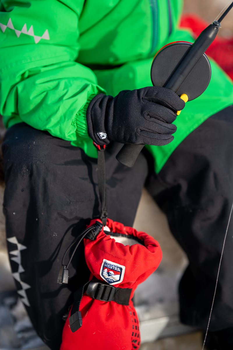 Black fleece inner glove with touch function (6 of 6)