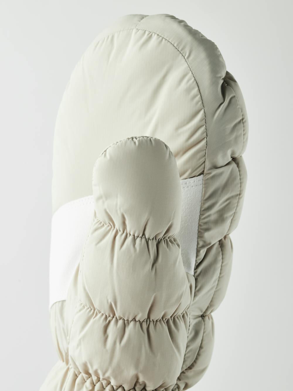 Beige fabric mitten with white synthetic suede palm  (4 of 6)