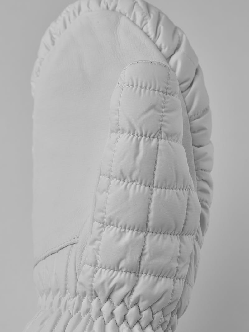 White mitten with hairsheep palm (4 of 5)