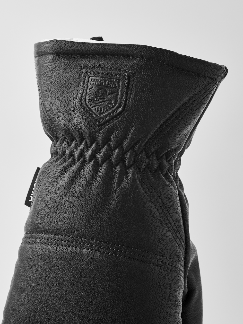 Leather Box Mitt in the color Black (3 of 6)
