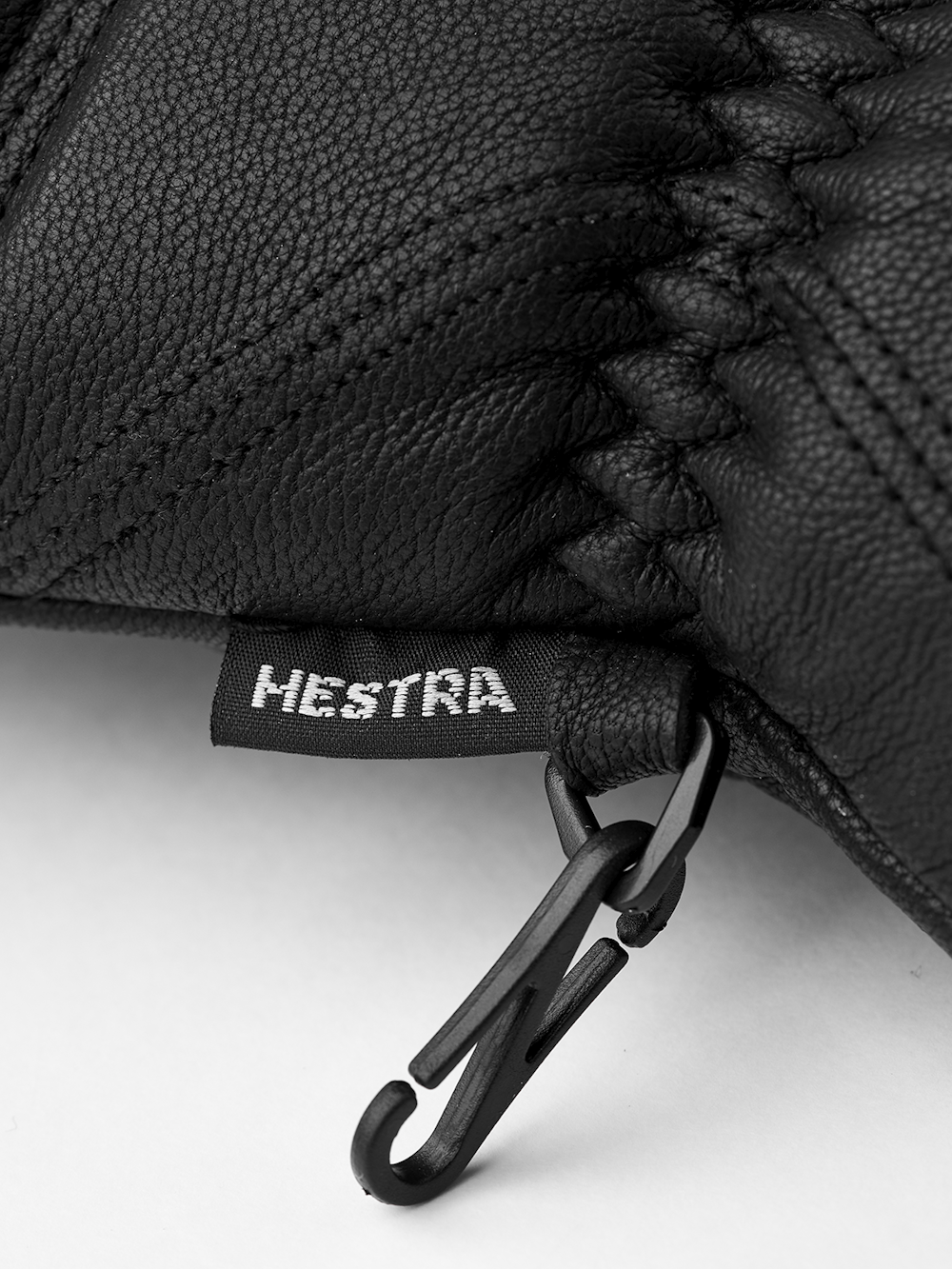 Leather Box Mitt in the color Black (5 of 6)