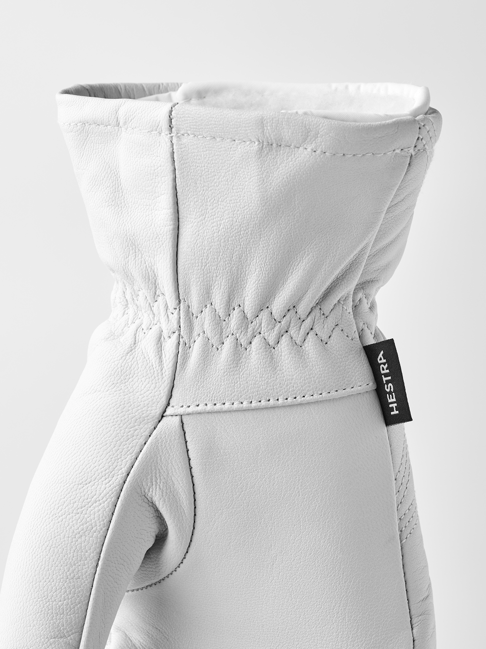 Leather Box Mitt in the color Offwhite (5 of 8)
