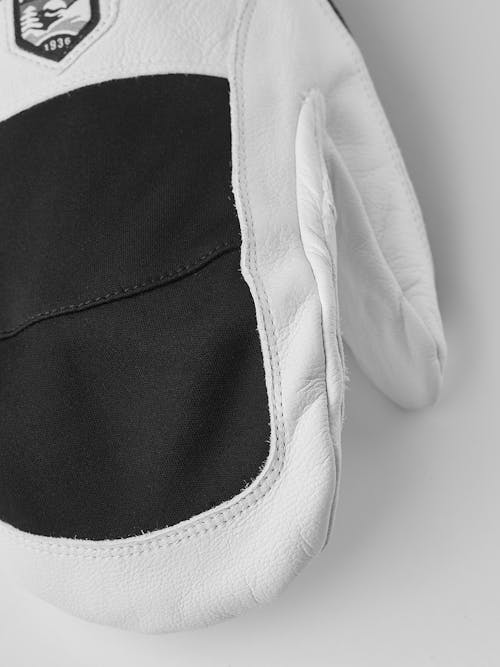 Image displaying Leather Pull Over Mitt (5 of 6)