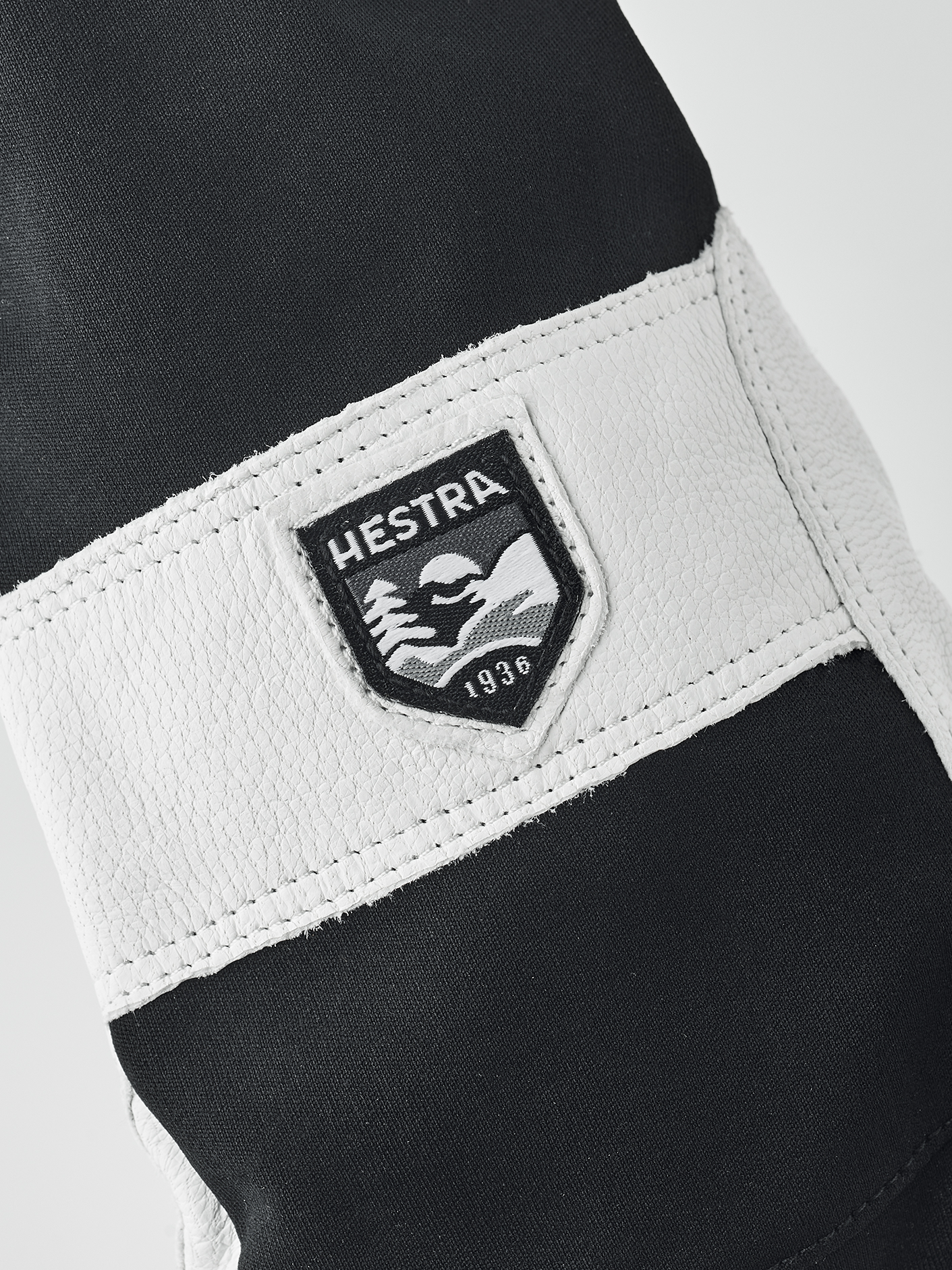 Leather Pull Over Mitt - Black | Hestra Gloves