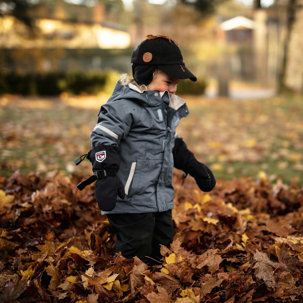 Dark blue fabric mitten with wrist adjustment (7 of 8)