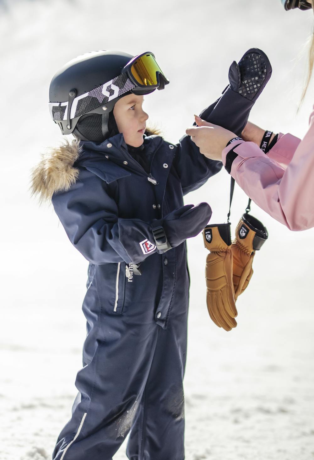 Dark blue fabric mitten with wrist adjustment (6 of 8)