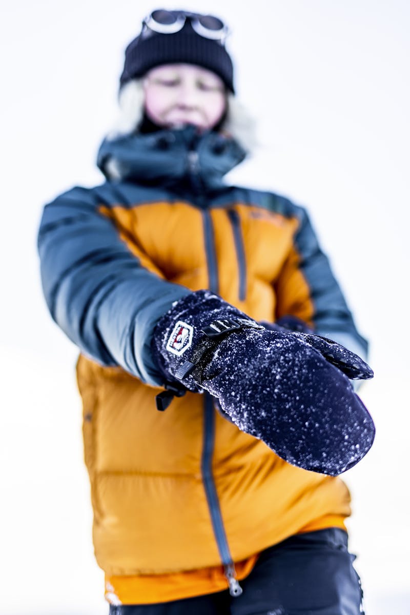 Dark blue fabric mitten with wrist adjustment (6 of 6)