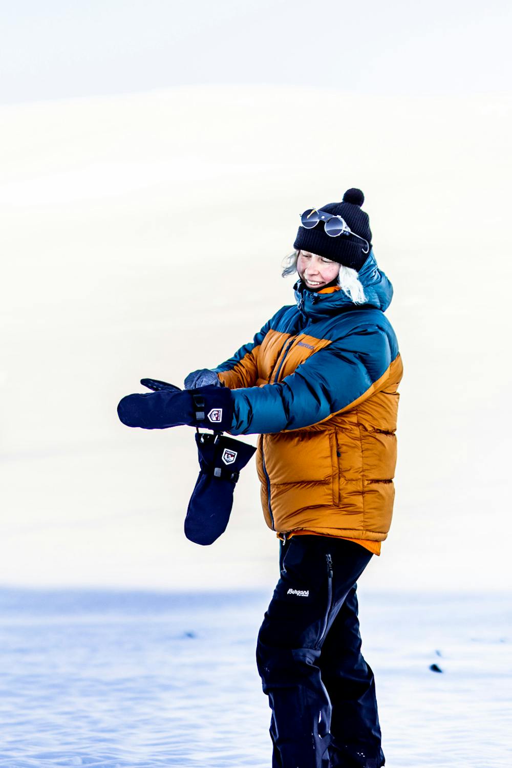 Dunkelblauer Fausthandschuh aus Stoff mit verstellbarem Handgelenkverschluss (2 oder 6)