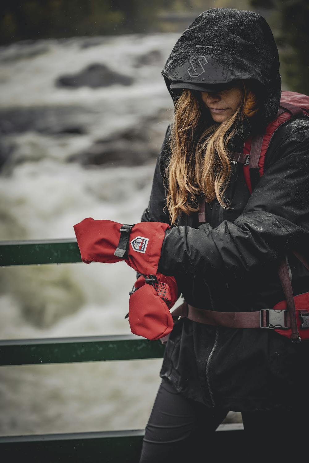 Red fabric mitten with wrist adjustment (8 of 8)