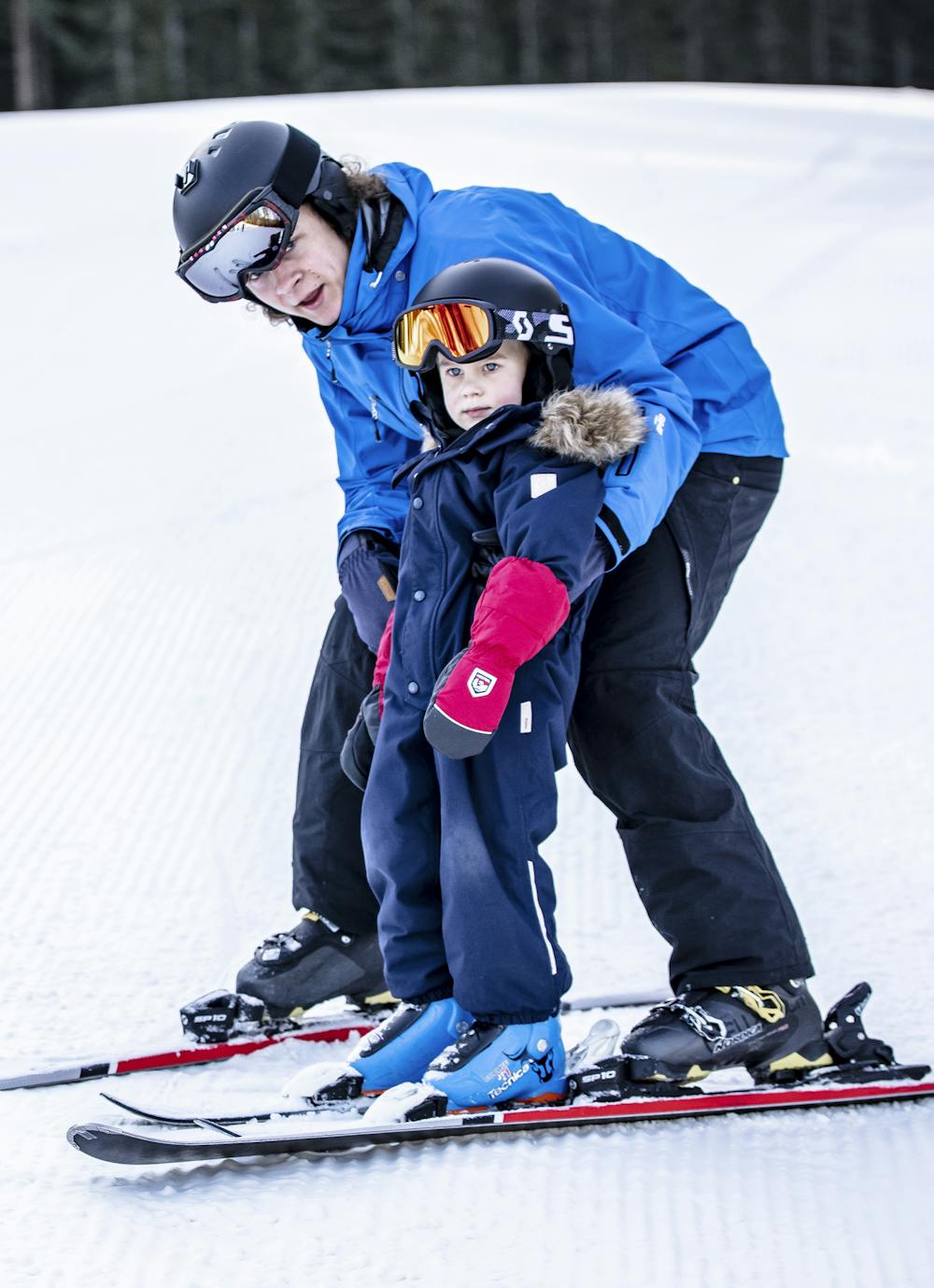 Red fabric mitten with black palm  (6 of 6)