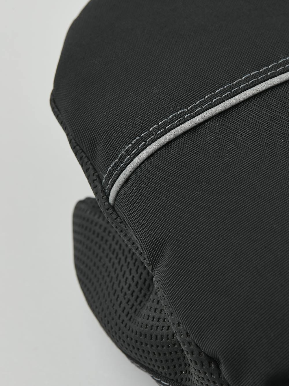 Black fabric mitten with wrist adjustment (5 of 5)