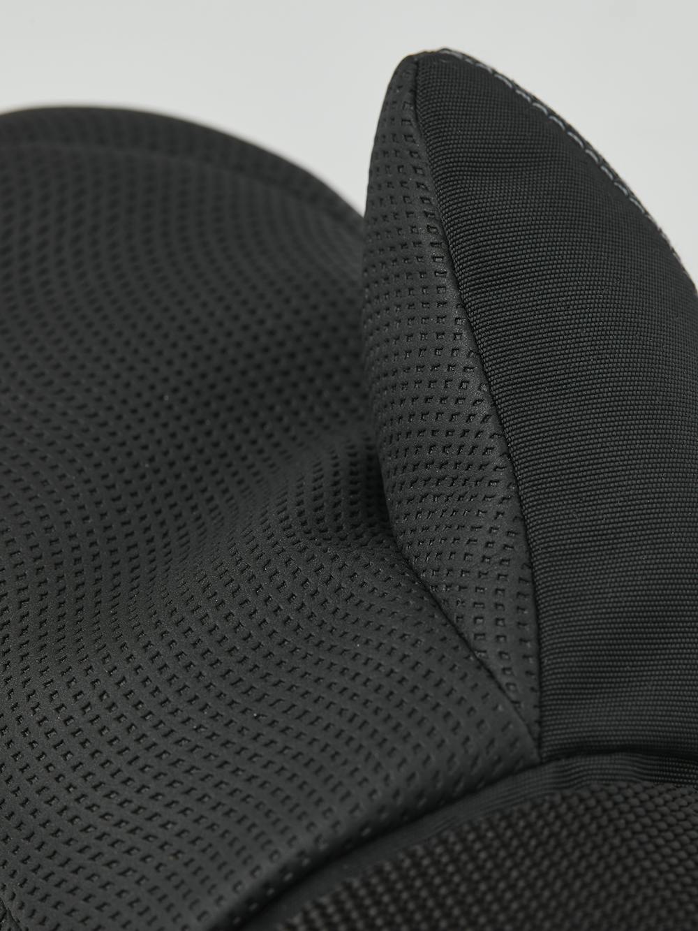 Black fabric mitten with wrist adjustment (4 of 5)