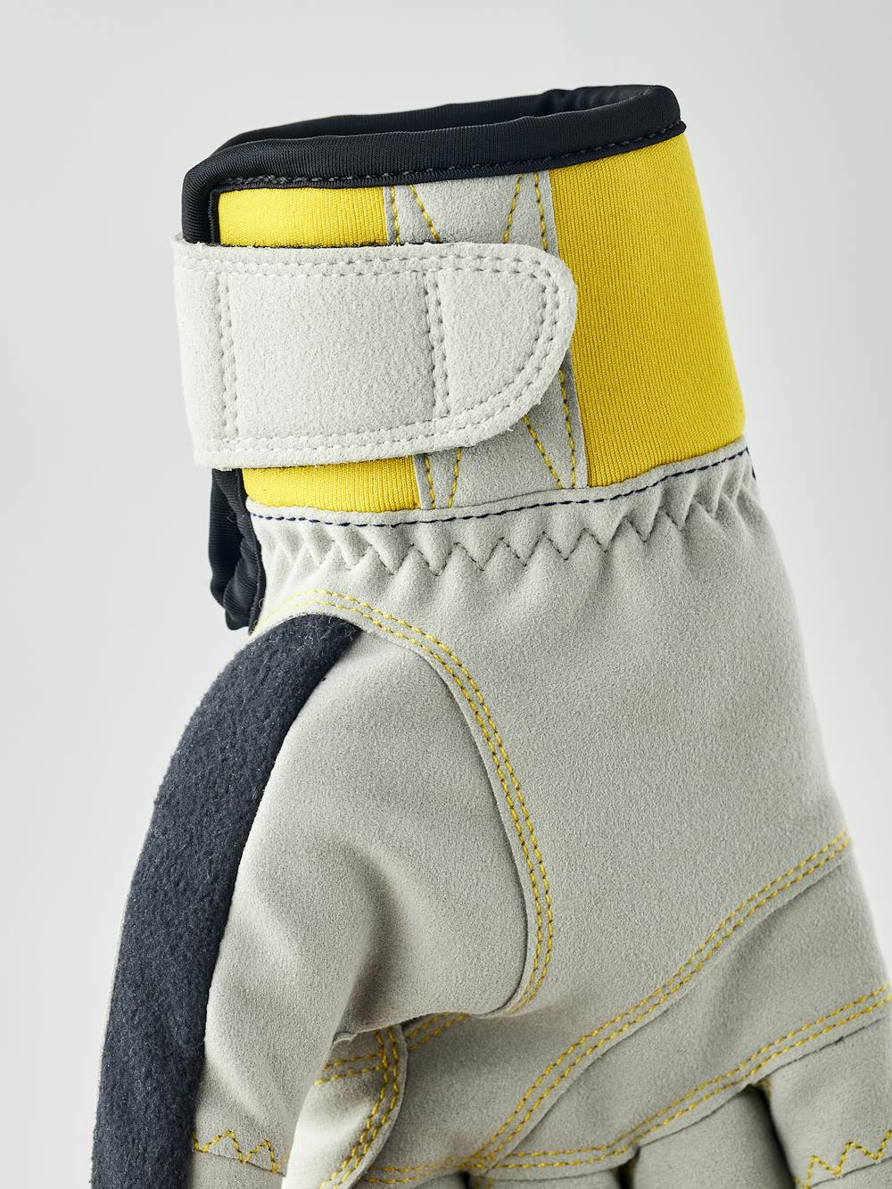 Mörkblå skidskyttehandske i tyg med grå innerhand i syntetisk mocka
(3 av 6)