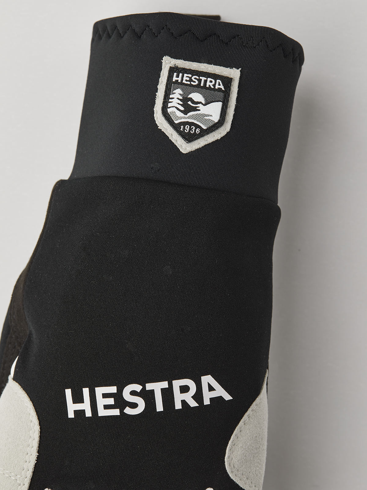 Windstopper Race Tracker - Black | Hestra Gloves