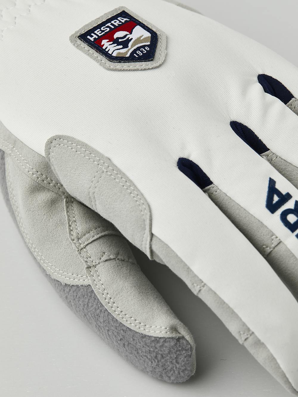 Vit längdskidhandske i tyg med grå innerhand i syntetisk mocka
 (3 av 7)