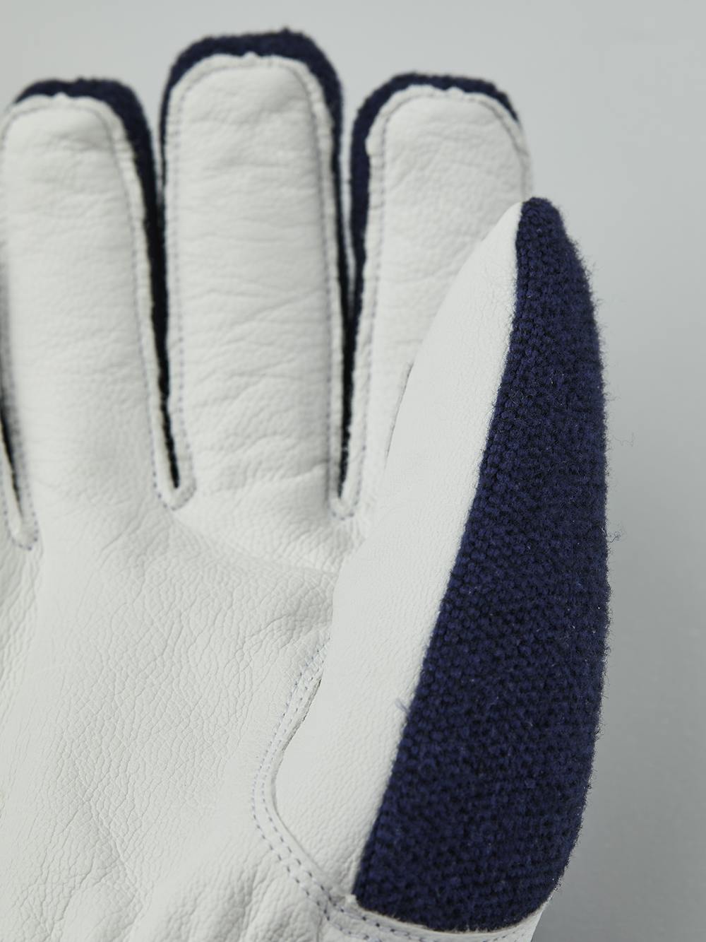 Dunkelblauer Langlaufhandschuh mit weißem Ziegenleder an der Innenhand und verstellbarem Handgelenkverschluss  (4 oder 5)