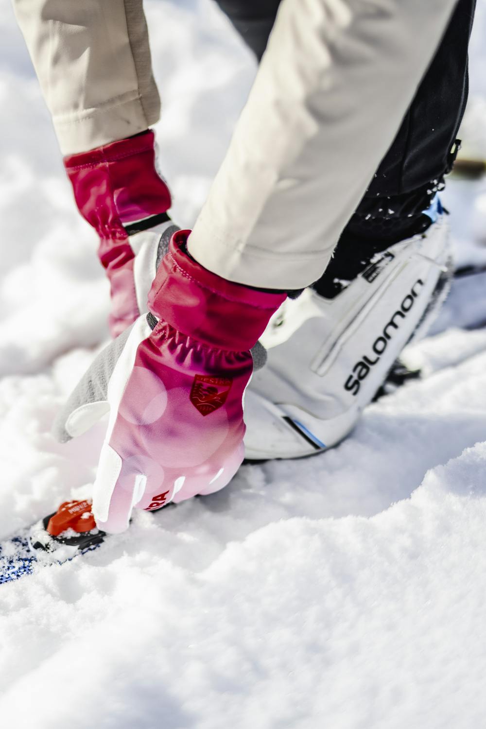 Pink cross-country ski glove with white synthetic suede palm (6 of 7)