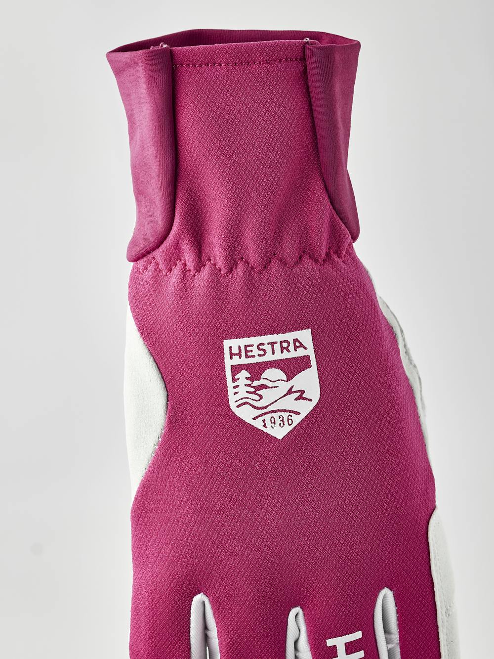 Women's XC Tracker 5-finger in the color Fuchsia/Boysen (5 of 5)