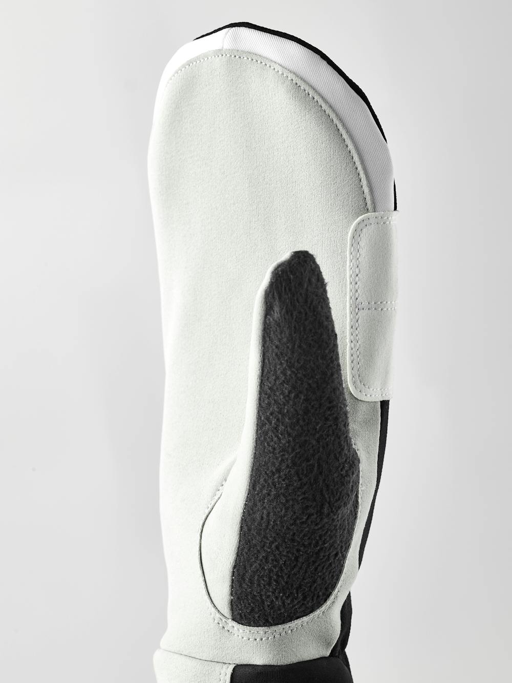 Women's XC Tracker Mitt in the color Black (2 of 5)