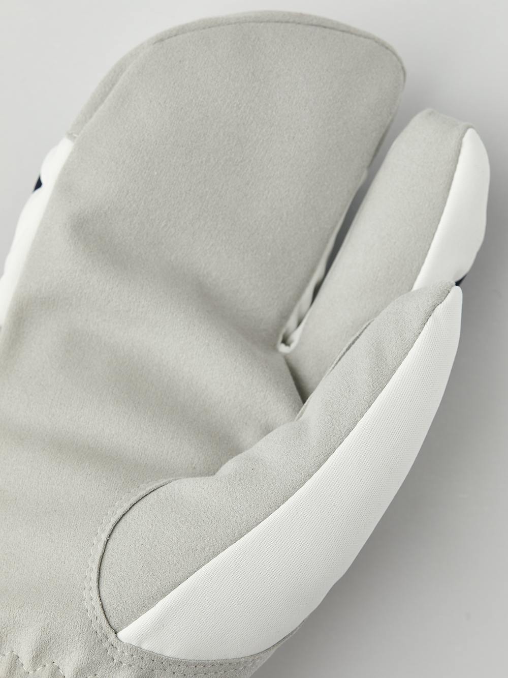 Blå och röd trefingershandske i tyg med grå innerhand i syntetisk mocka 
 (5 av 5)