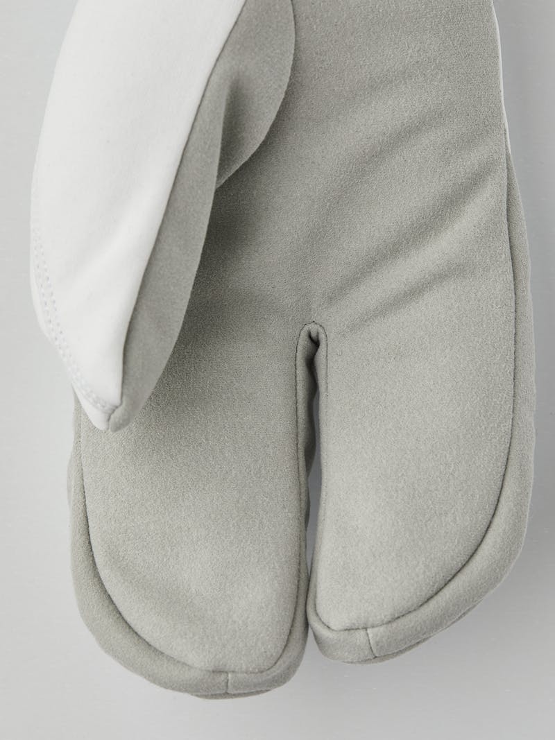 White and red fabric lobster glove with gray synthetic suede palm  (4 of 5)