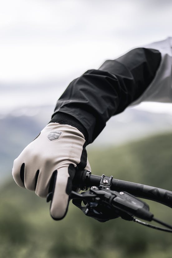 Alternative image for Windbreaker Tracker - 5 finger