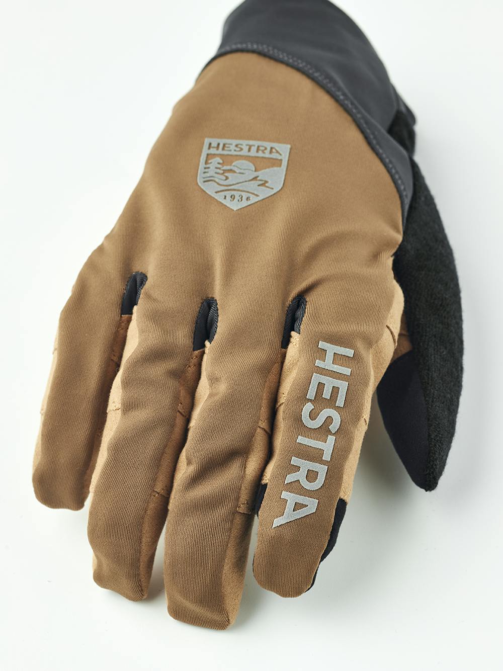 Ljusbrun cykelhandske med lycra på bakhanden och ljusbrun syntetisk mocka i innerhanden
 (3 av 8)