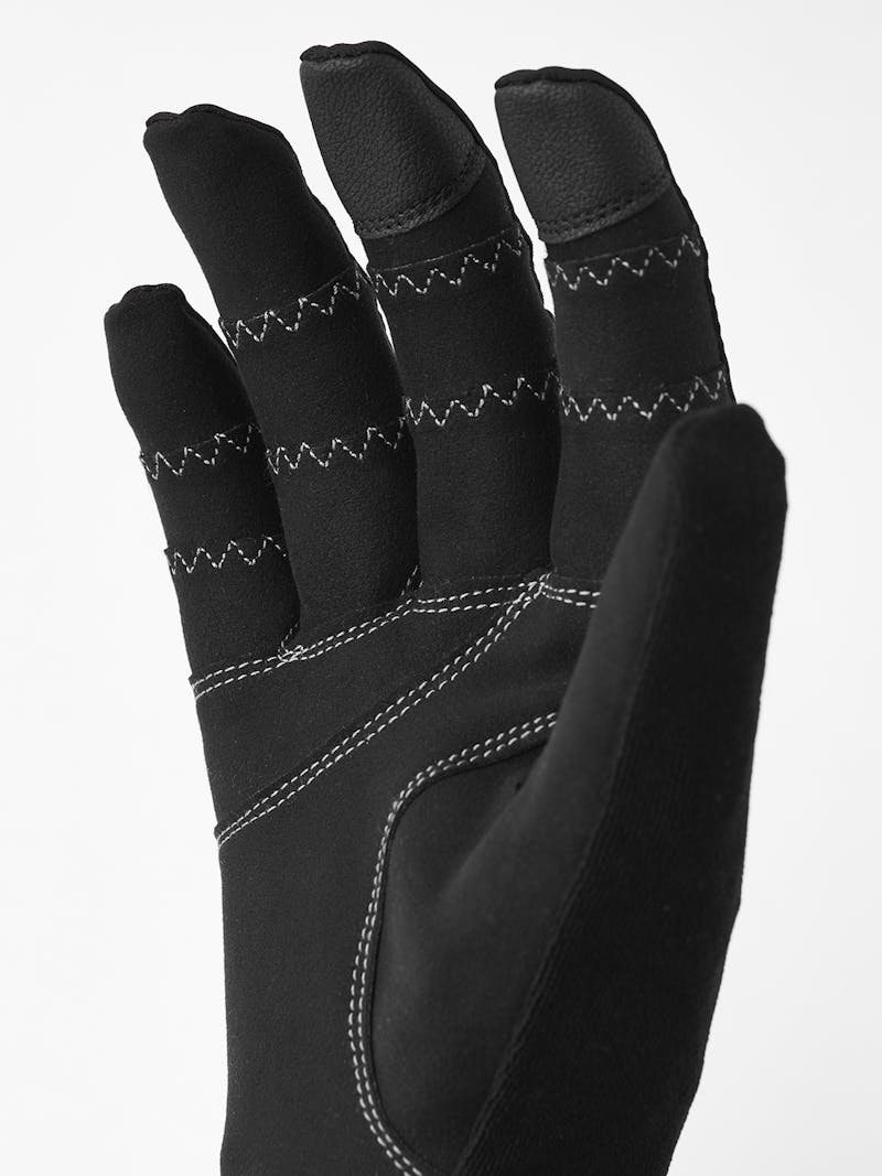 Black cycling glove with lycra on the backhand and synthetic suede in the palm 
 (4 of 7)