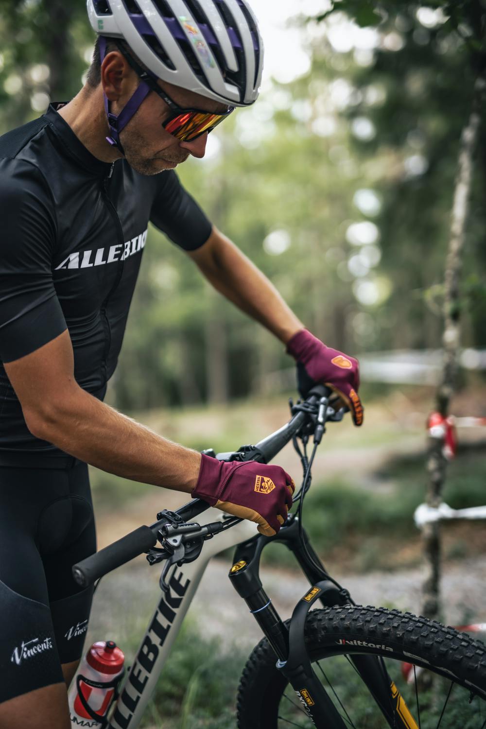 Ergo Grip Race Cut 5-finger in the color Bordeaux / Tan (2 of 9)