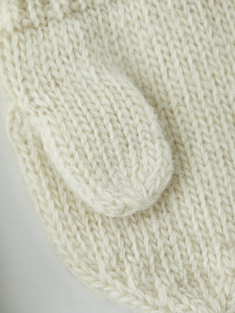 White knitted thumb glove in wool and cashmere mix
 (3 of 3)