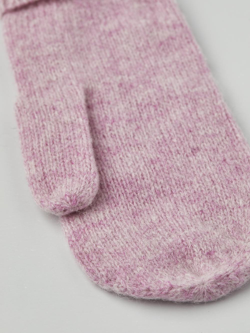 Pink knitted mitten in wool and cashmere mix (3 of 3)