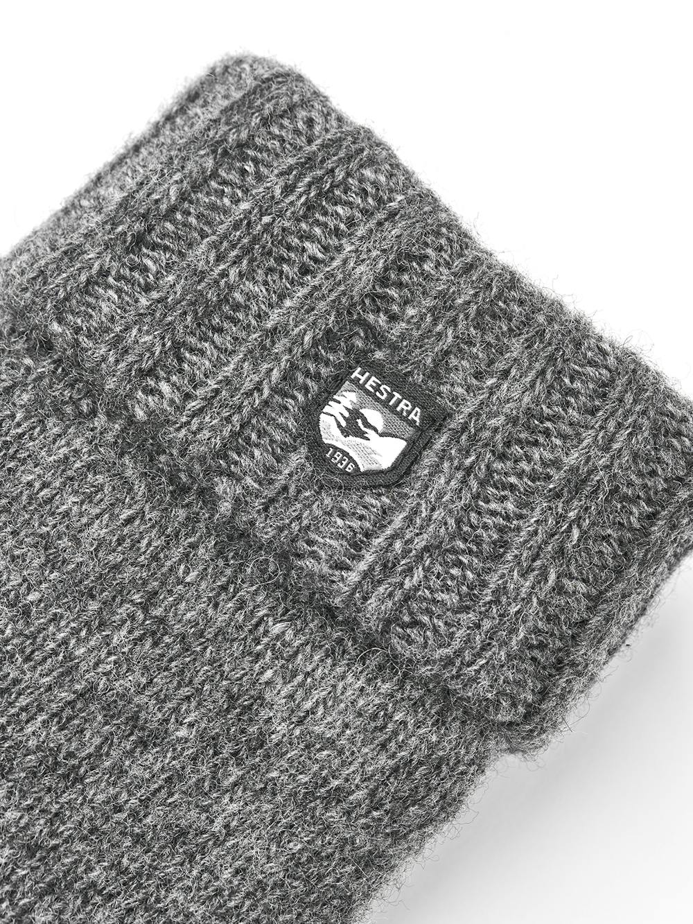 Gray knitted mitten in wool and cashmere mix (2 of 2)