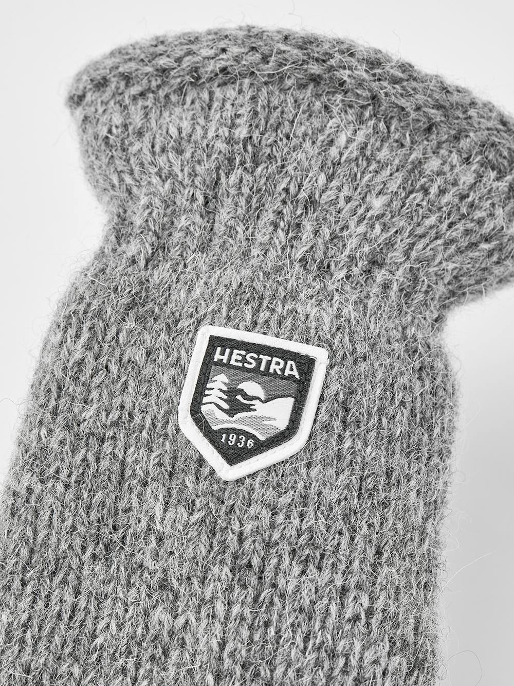 Gray knitted mitten in Shetland wool (2 of 2)