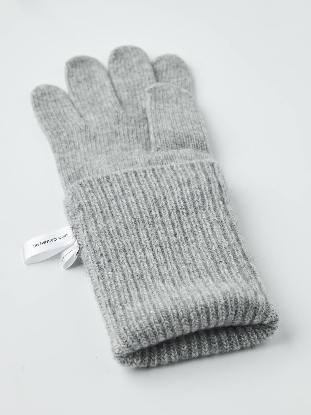 Light gray long knitted cashmere glove (3 of 4)