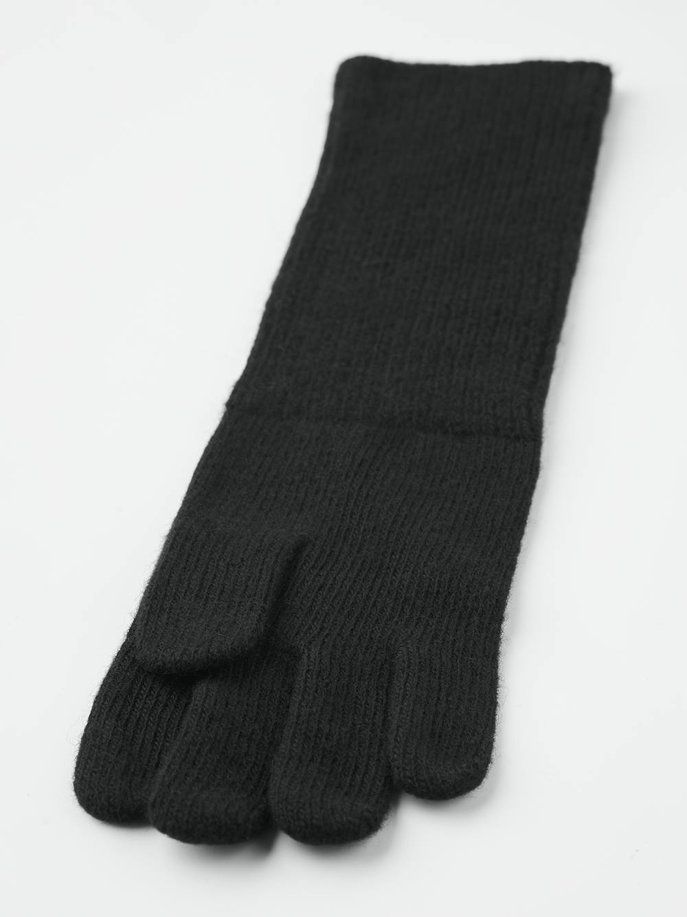 Black long knitted cashmere glove (3 of 3)