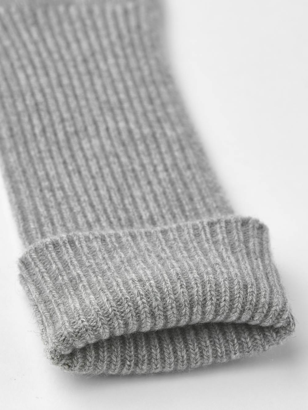 Light gray long knitted cashmere glove (2 of 4)