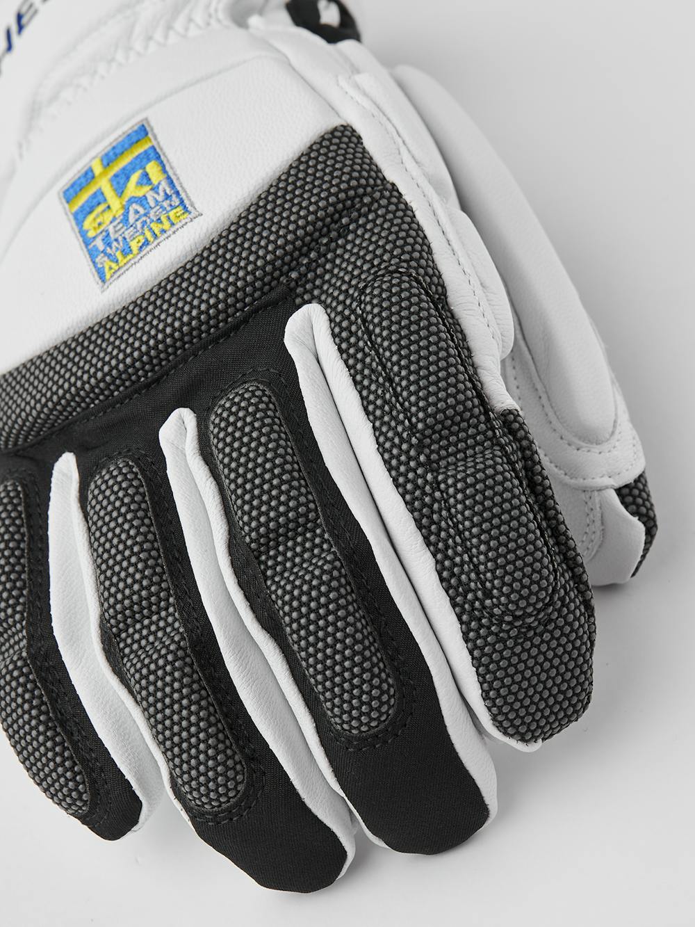 White goat leather ski glove with gray backhand protection
(3 of 4)